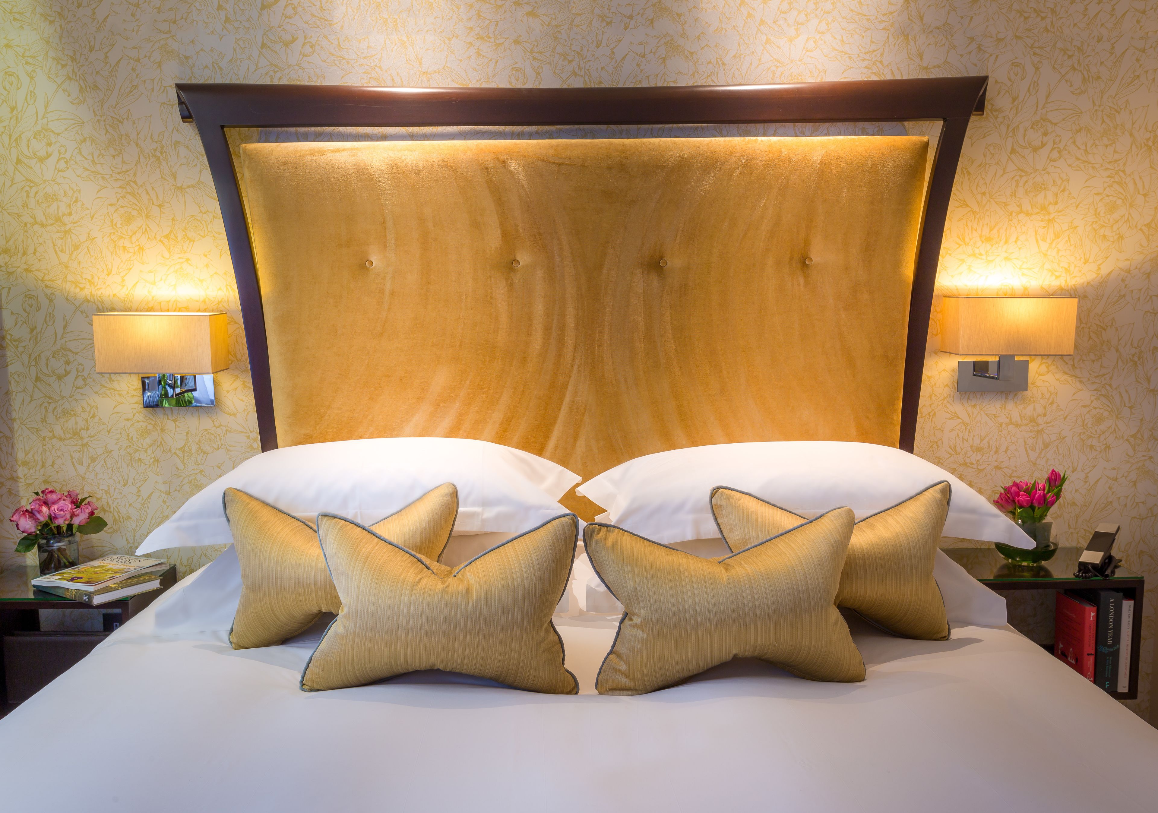 deluxe room with queen bed | premium bedding, minibar, in-room safe, blackout curtains