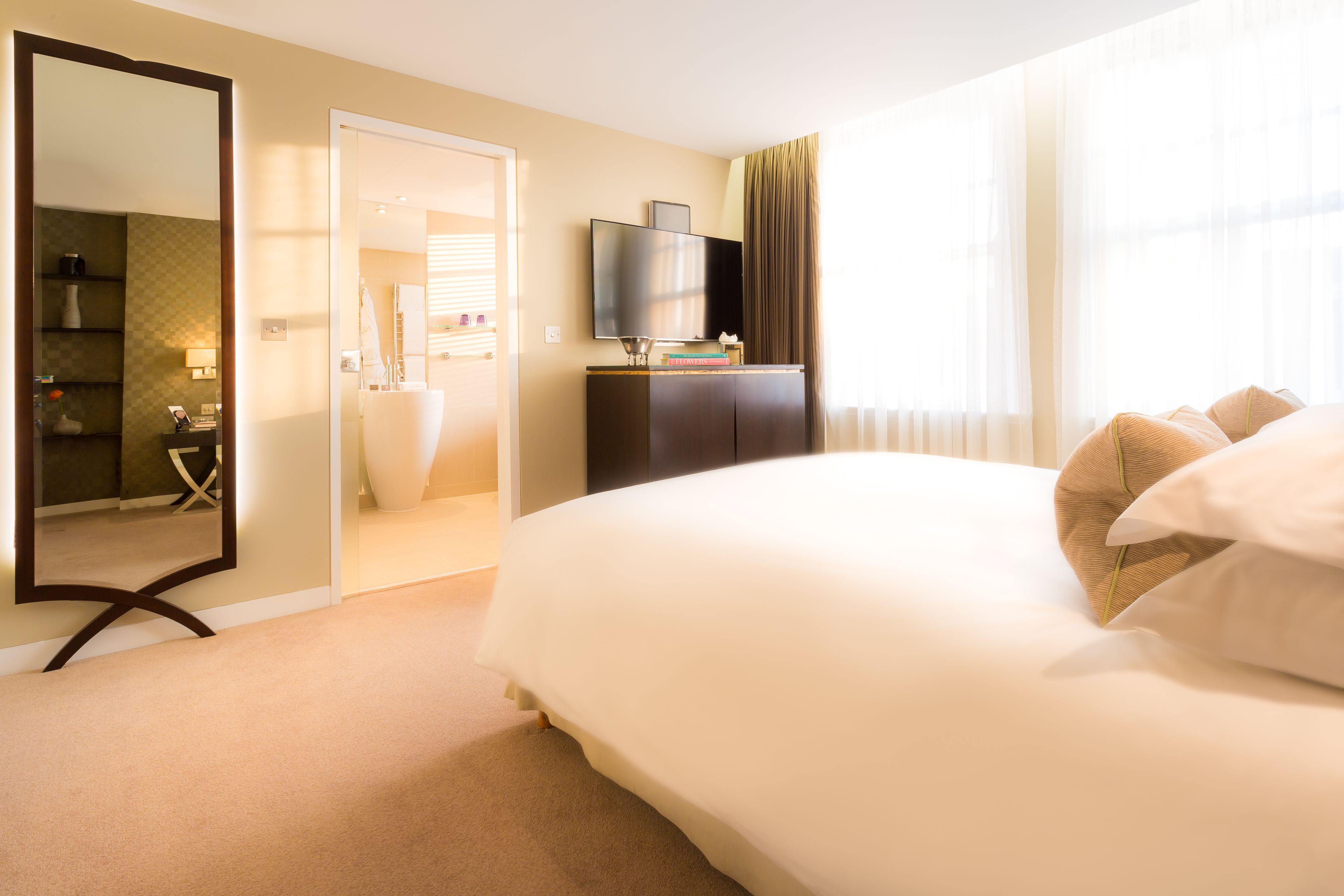 grand suite, 1 king bed | premium bedding, minibar, in-room safe, blackout curtains