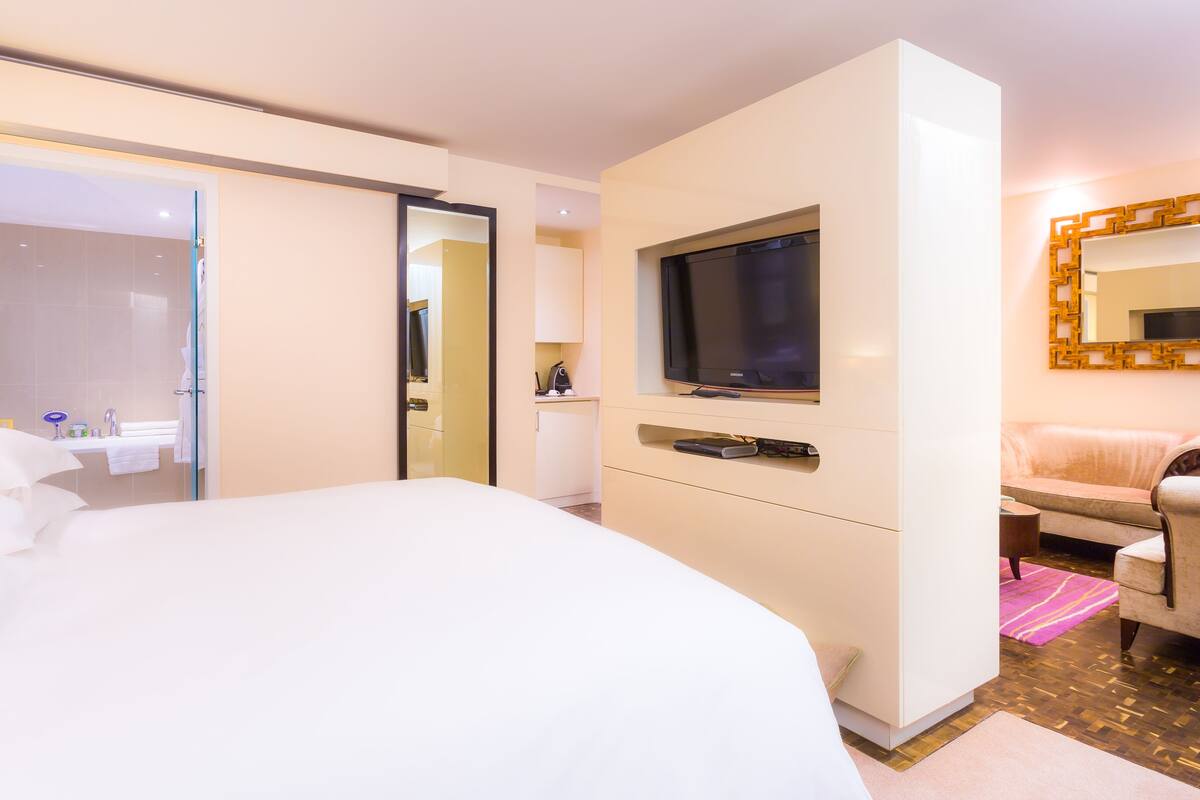 Premium bedding, minibar, in-room safe, blackout curtains