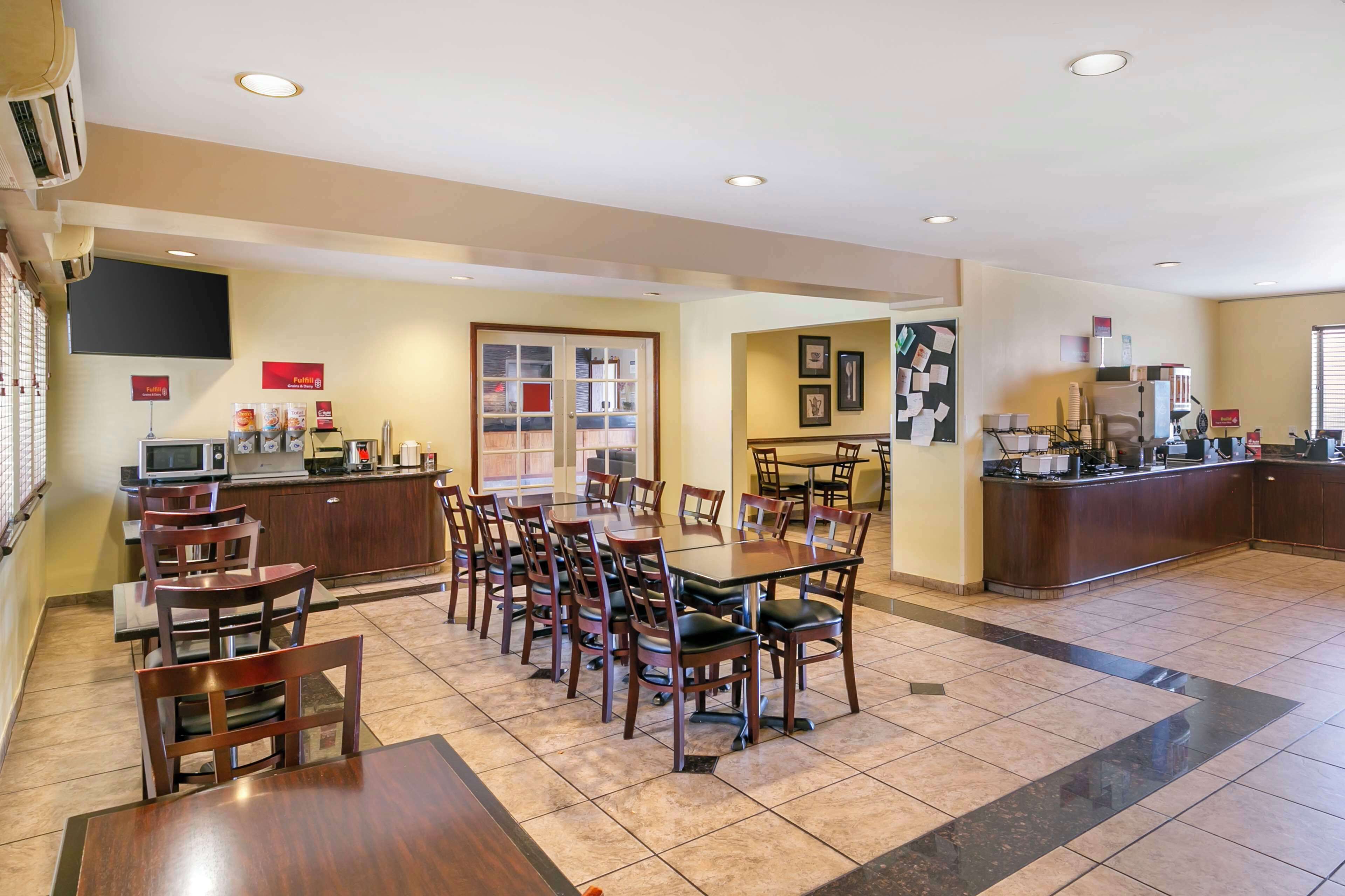 Free daily buffet breakfast