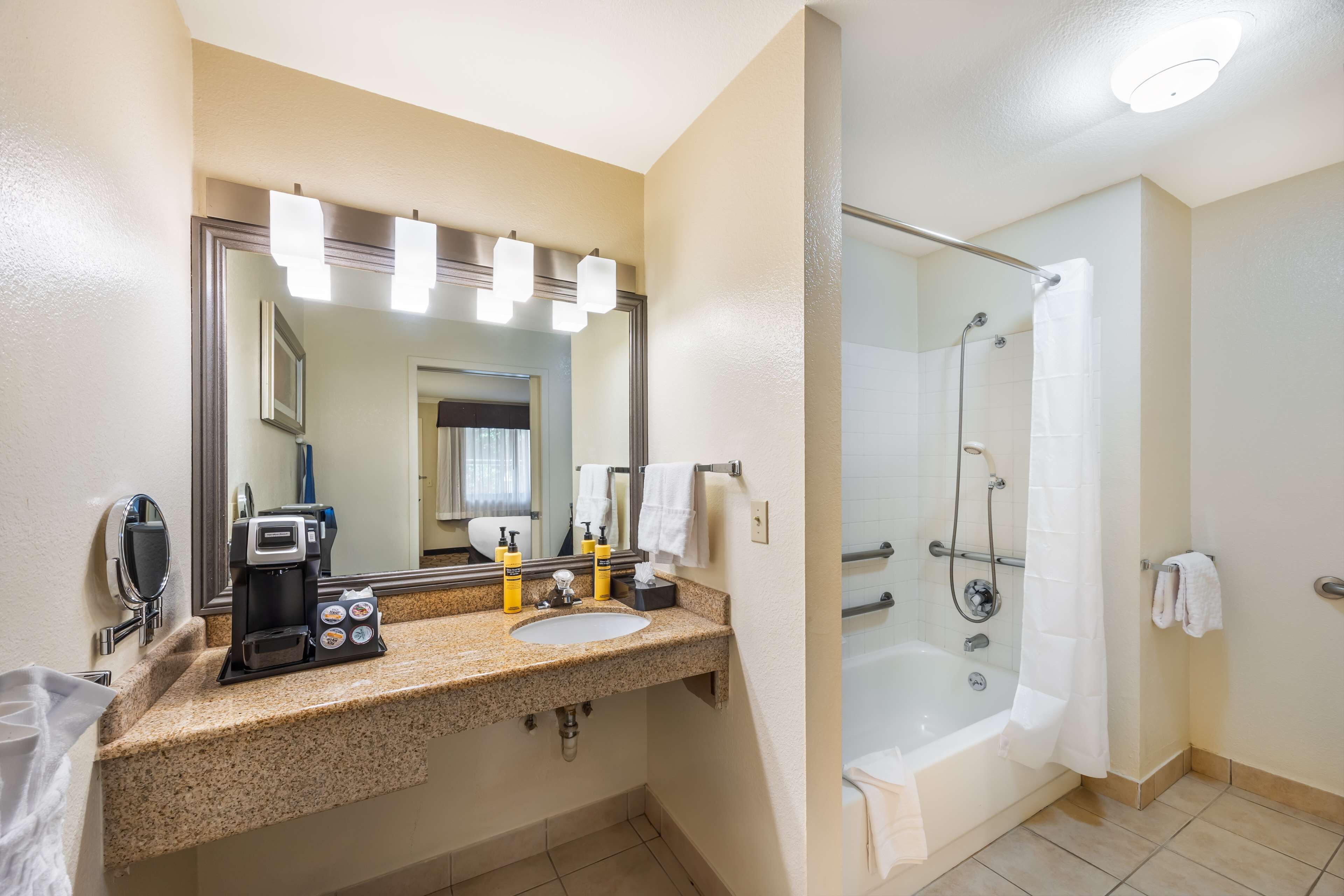 Foto - Best Western Plus Orchid Hotel & Suites