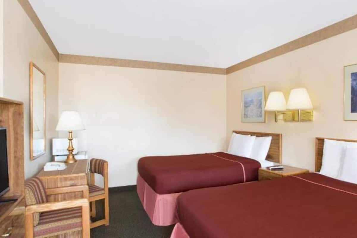 In-room safe, desk, free WiFi, bed sheets