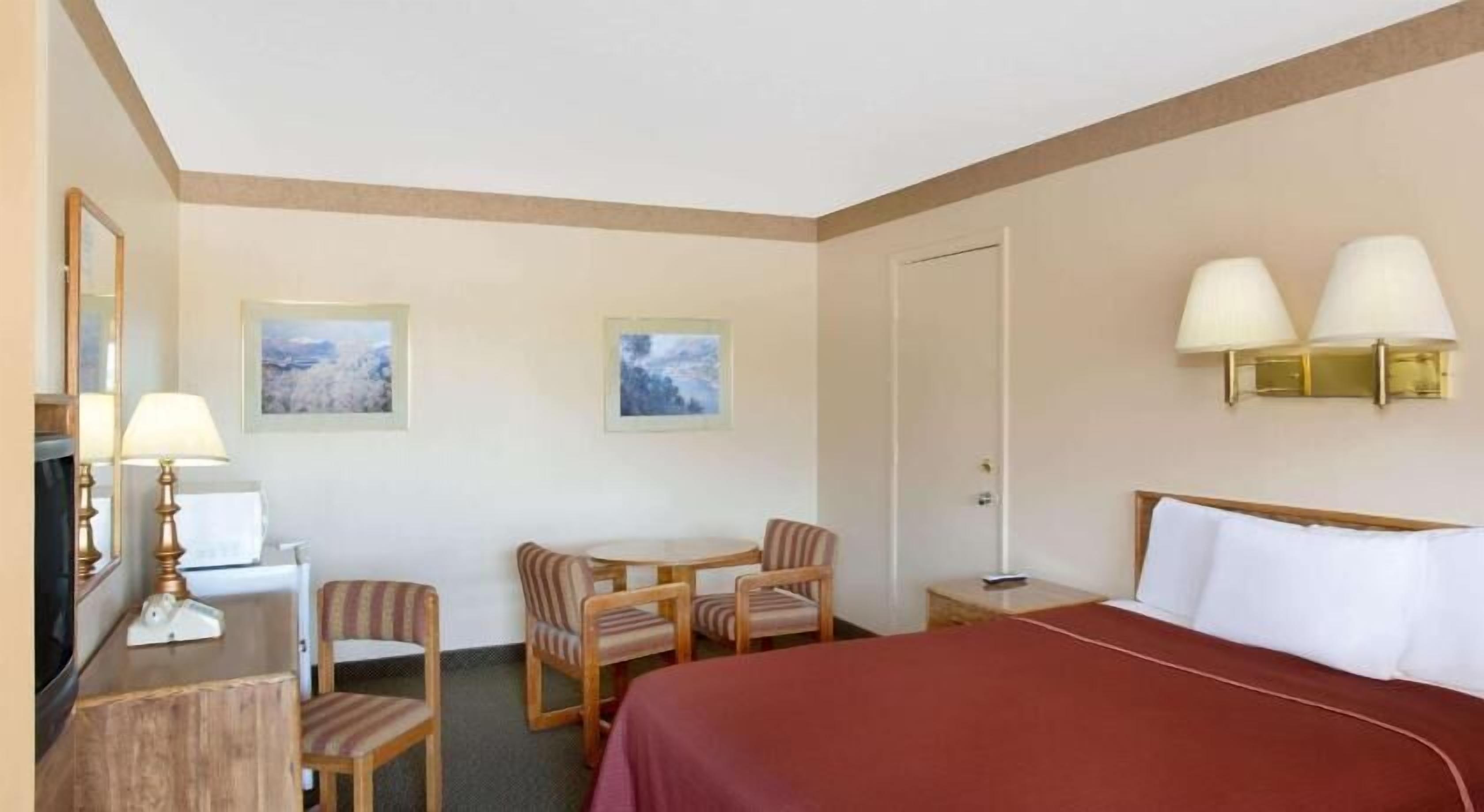 In-room safe, desk, free WiFi, bed sheets