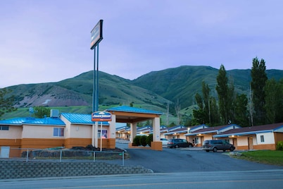 Howard Johnson by Wyndham Brigham City