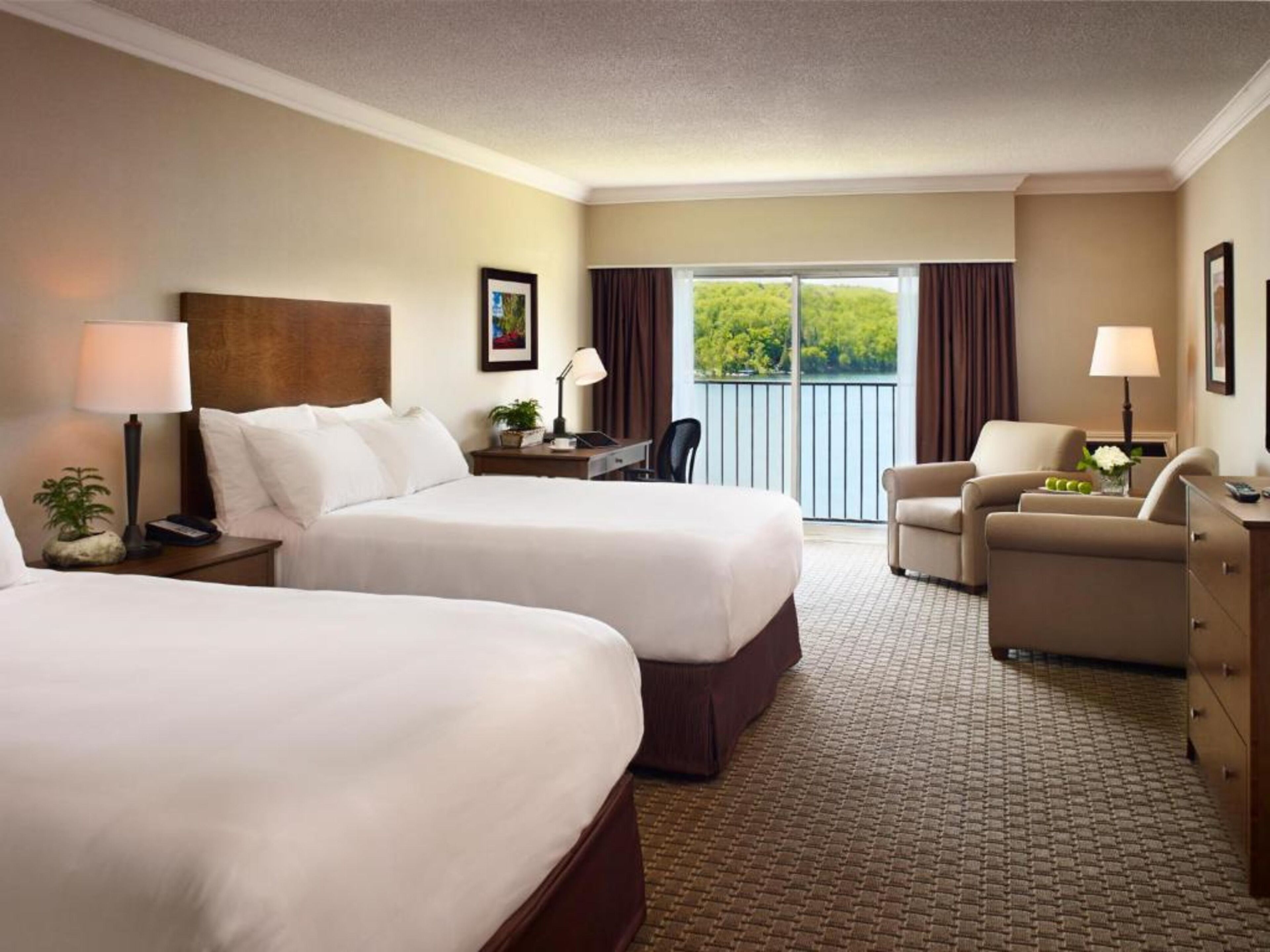 Huone, lisärakennuksessa (Bayshore Building) | Allergiatestatut vuodevaatteet, työpöytä, pimennysverhot