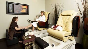 Couples treatment rooms, steam room, body treatments, hydrotherapy