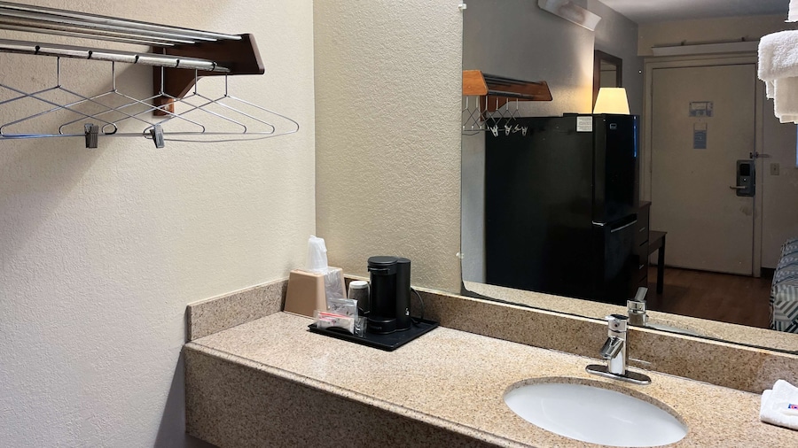Studio 6 Suites Shreveport, LA – Industrial Loop