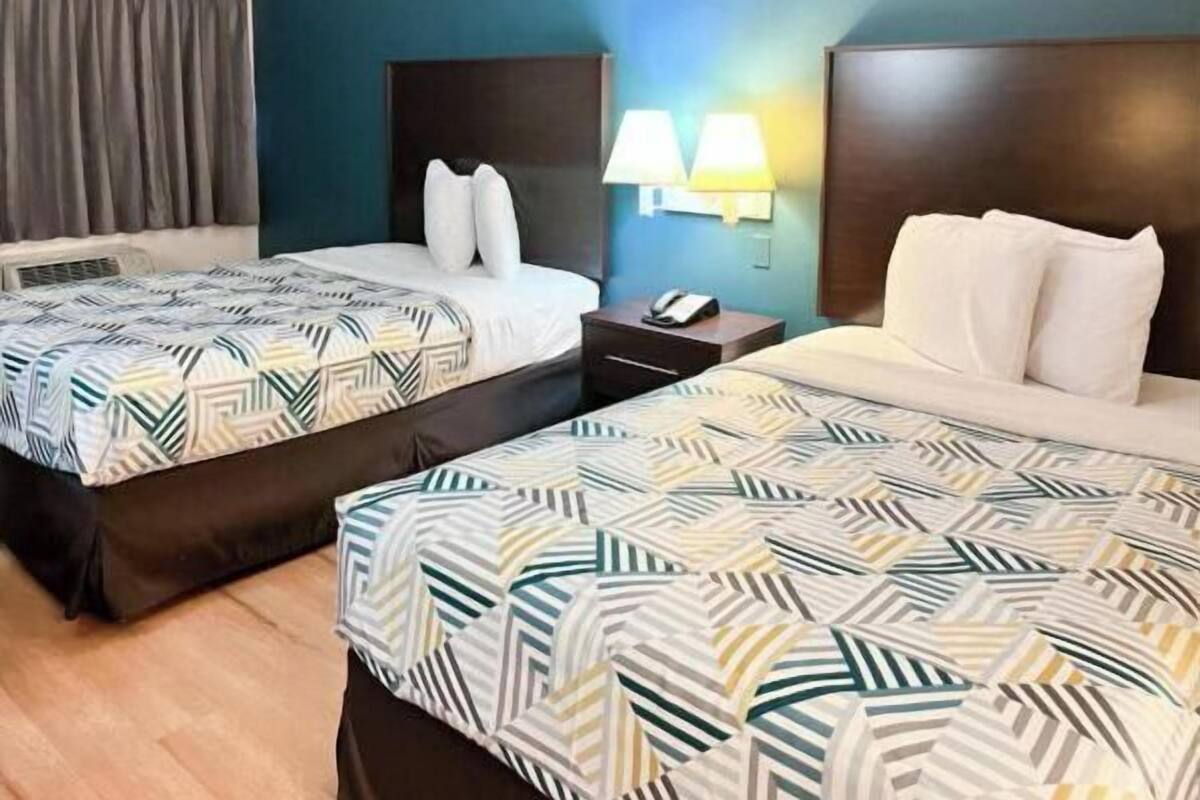 WiFi (free), bed sheets