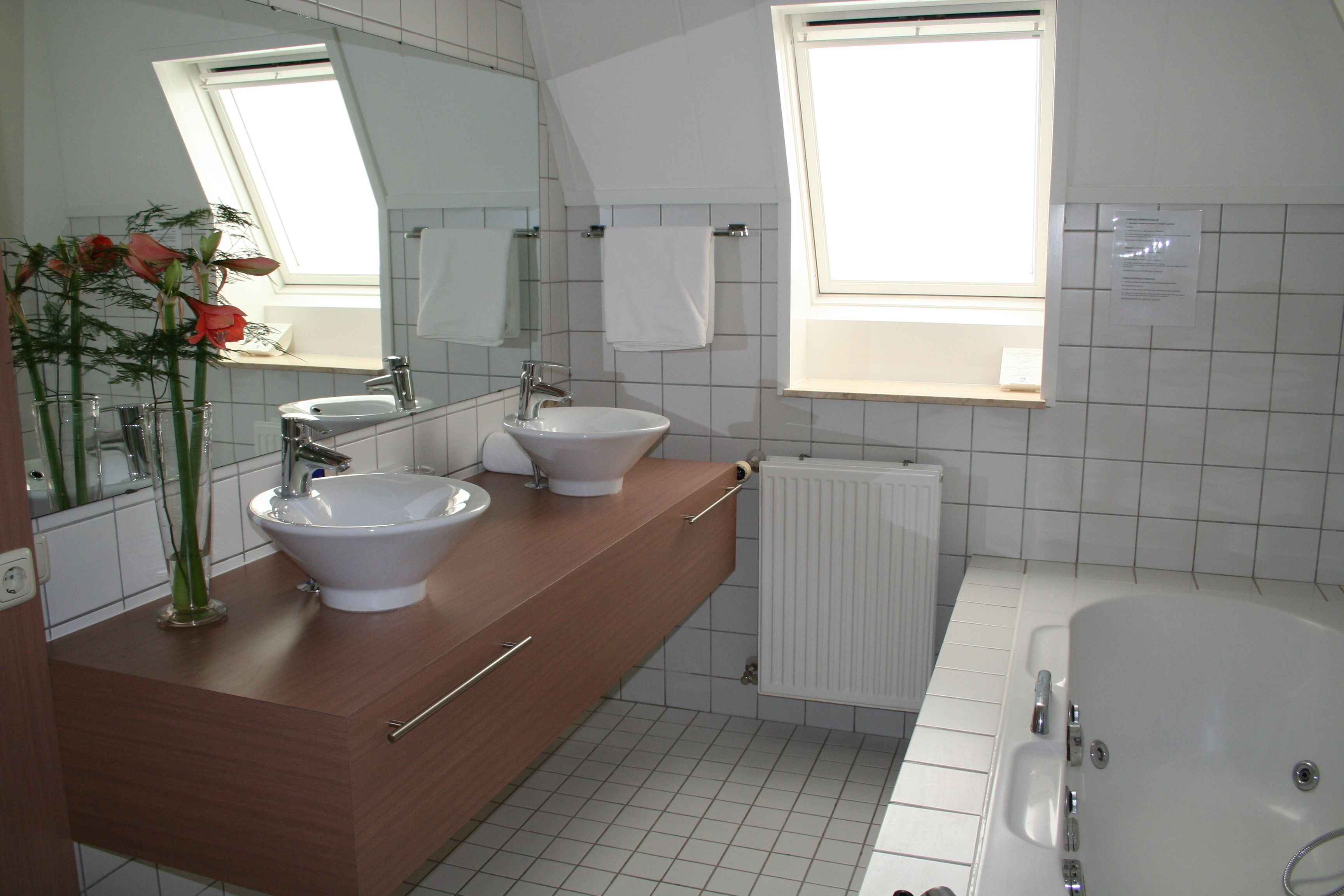 junior suite, 1 double bed, non smoking | bathroom sink