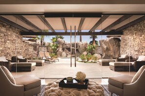 Cocktail bar, poolside views, open daily