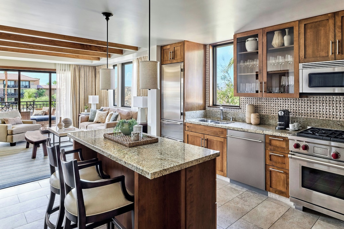 Suite, 1 King Bed with Sofa bed | Private kitchen