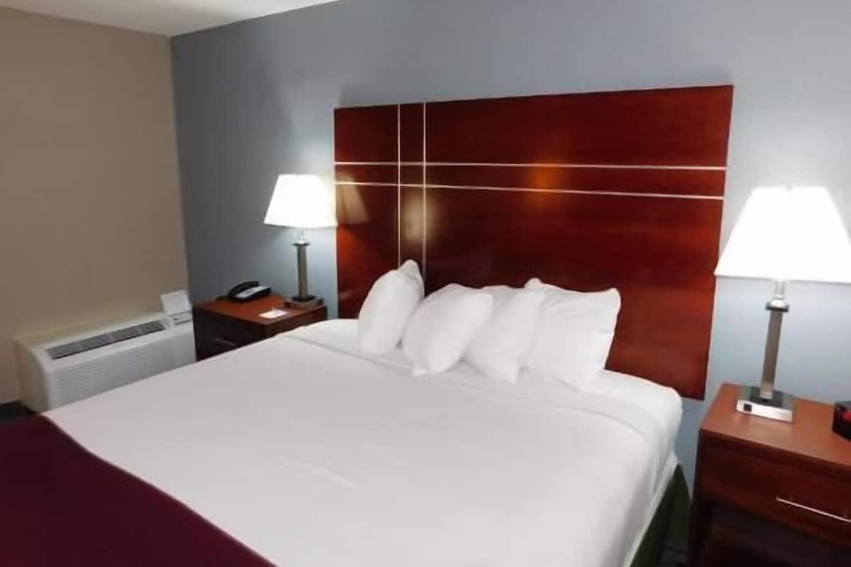 Desk, blackout drapes, iron/ironing board, free WiFi