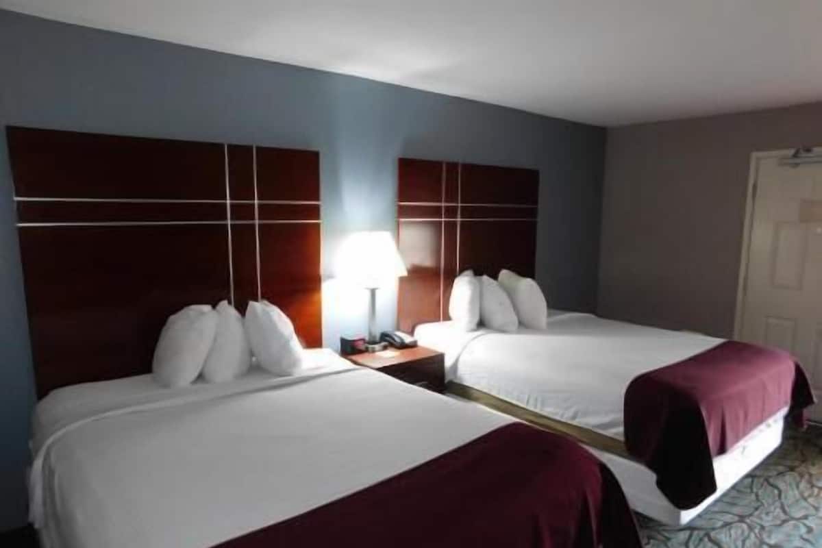 Desk, blackout drapes, iron/ironing board, free WiFi