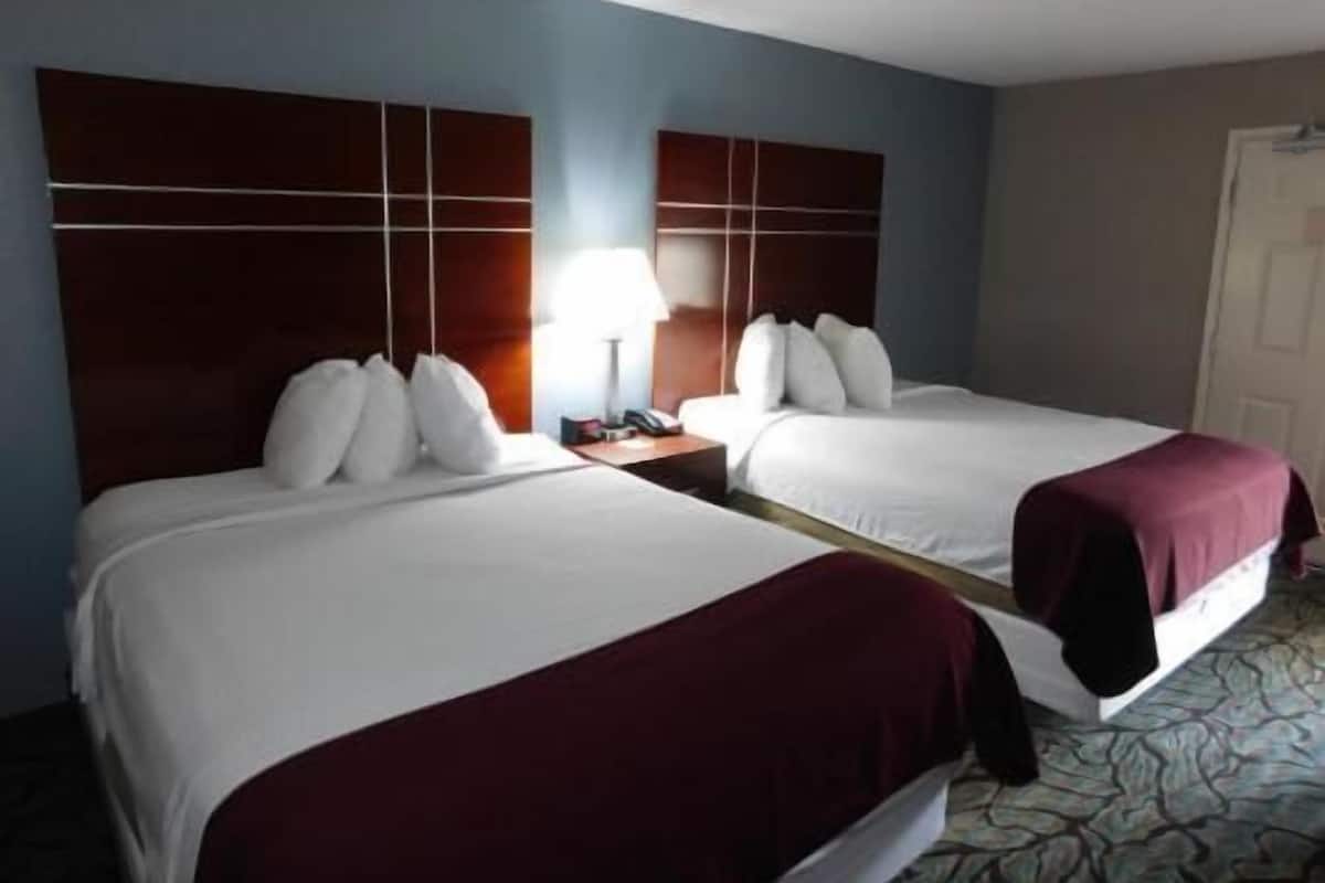 Desk, blackout drapes, iron/ironing board, free WiFi