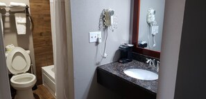 Combined shower/bathtub, free toiletries, hair dryer, towels