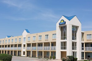 Exterior - Days Inn by Wyndham West Des Moines / Clive (Clive)