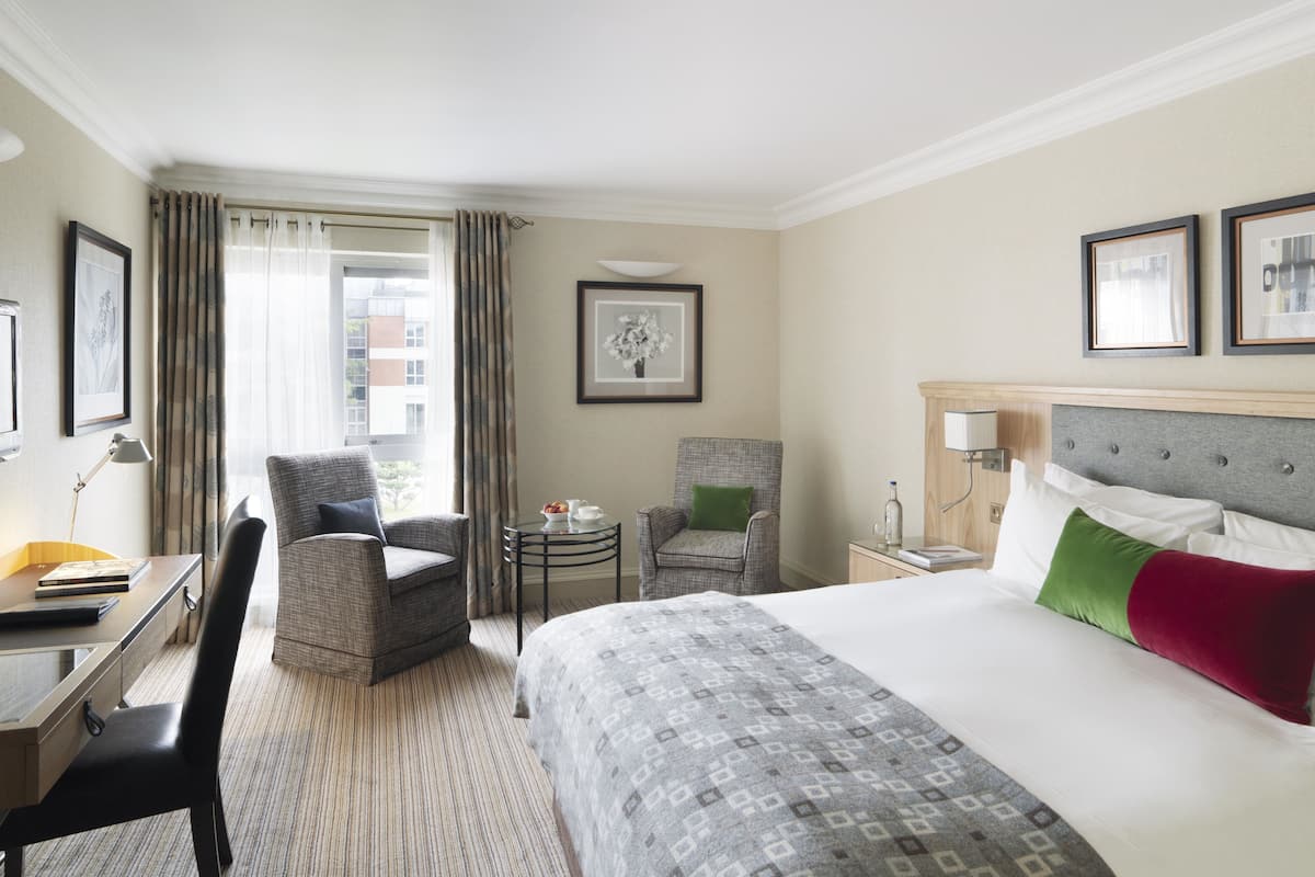 Hypo-allergenic bedding, in-room safe, desk, soundproofing