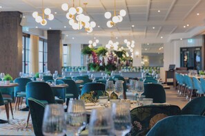 2 restaurants; breakfast, lunch and dinner served  - The Runnymede on Thames Hotel and Spa (Egham)
