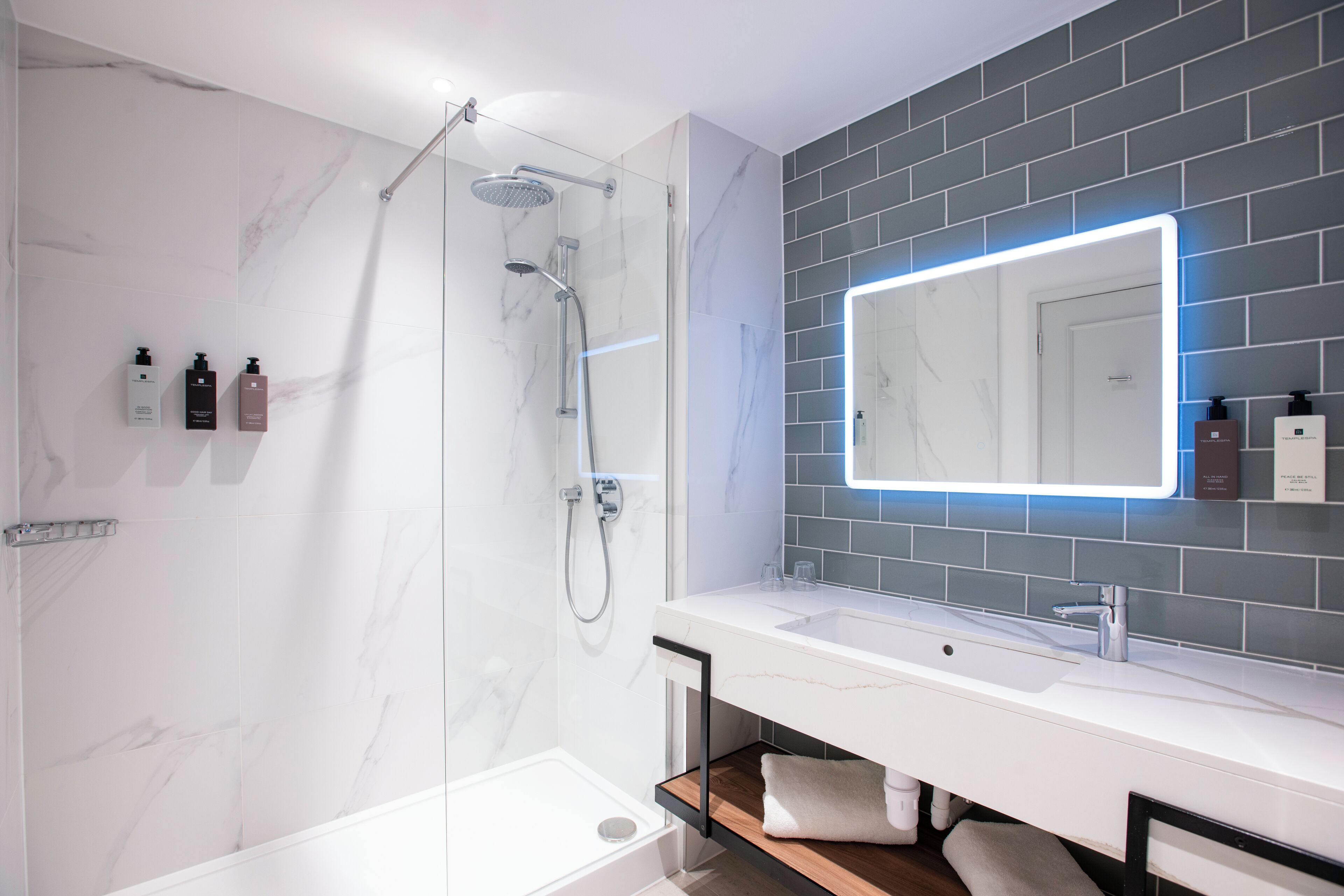 Deluxe Double or Twin Room - Exclusively For Adults | 浴室 | 吹風機、浴袍、毛巾、肥皂