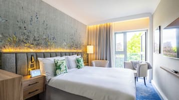 Hypo-allergenic bedding, in-room safe, iron/ironing board, free WiFi