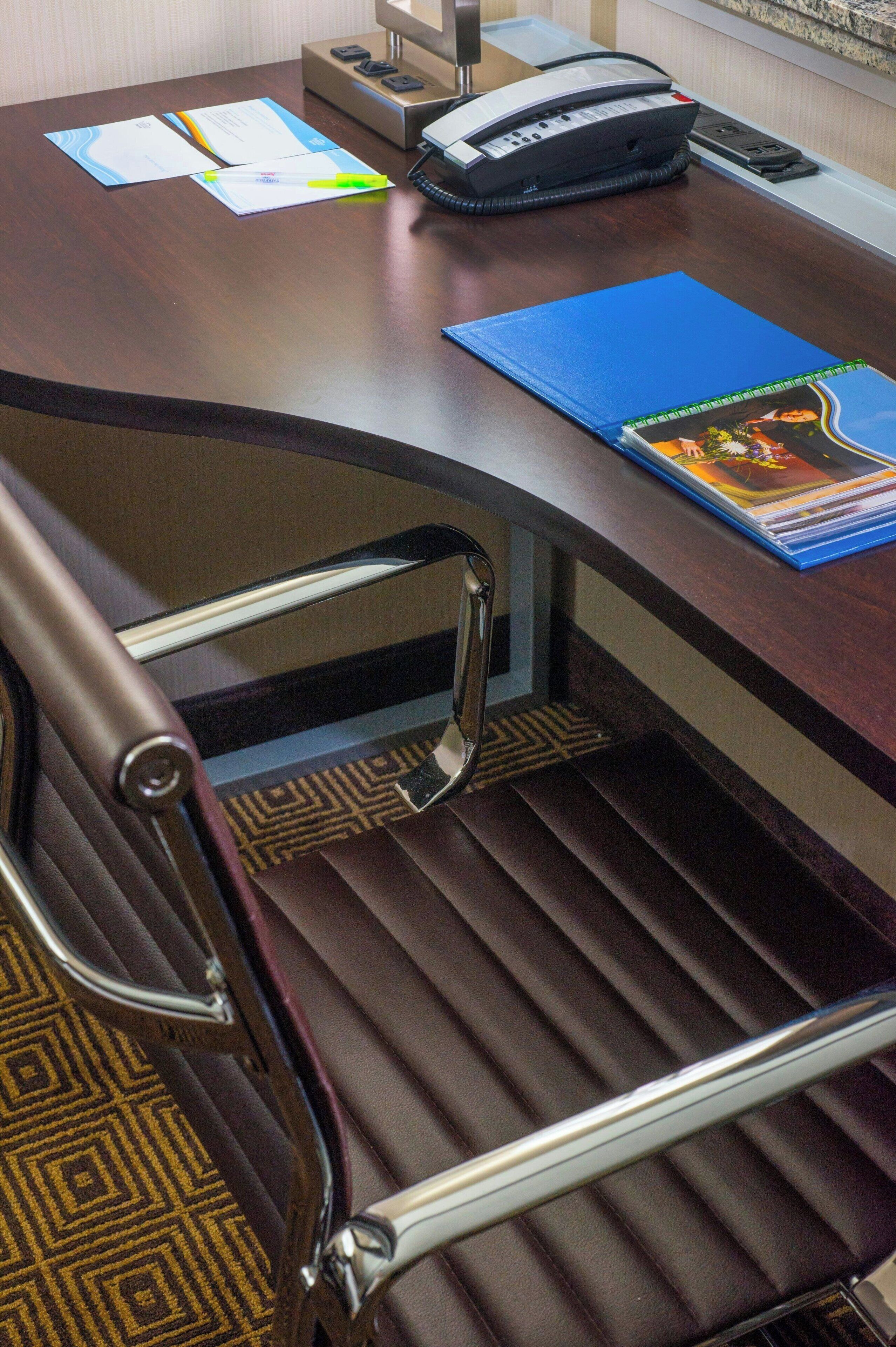 1 bedroom, hypo-allergenic bedding, desk, laptop workspace