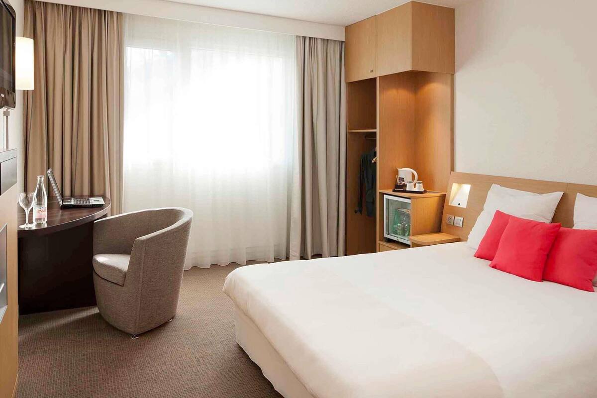 Classic Room, 1 Double Bed, Accessible | Premium bedding, memory foam beds, minibar, in-room safe