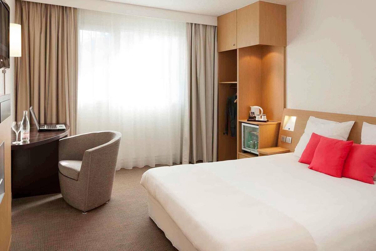 Classic Room, 1 Double Bed, Accessible | Premium bedding, memory foam beds, minibar, in-room safe