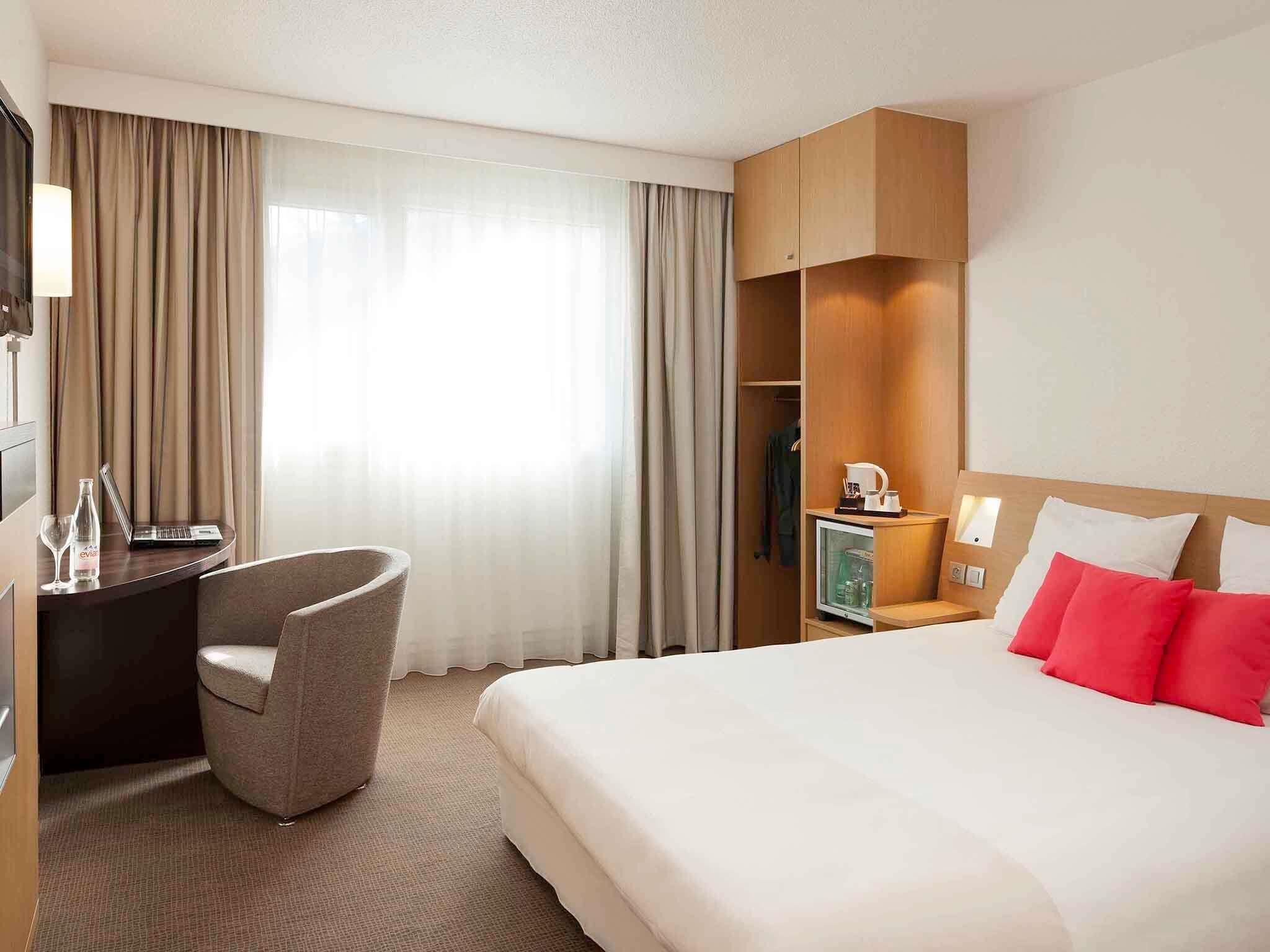 Classic Room, 1 Double Bed, Accessible | Premium bedding, memory foam beds, minibar, in-room safe
