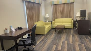 Σουίτα, 1 King Κρεβάτι, Μη Καπνιστών (Livingroom, 2 SofaBeds) | Κλινοσκεπάσματα υψηλής ποιότητας, κουρτίνες συσκότισης