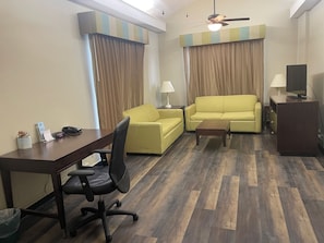 Suite, 1 King Bed, Non Smoking (Livingroom, 2 SofaBeds)