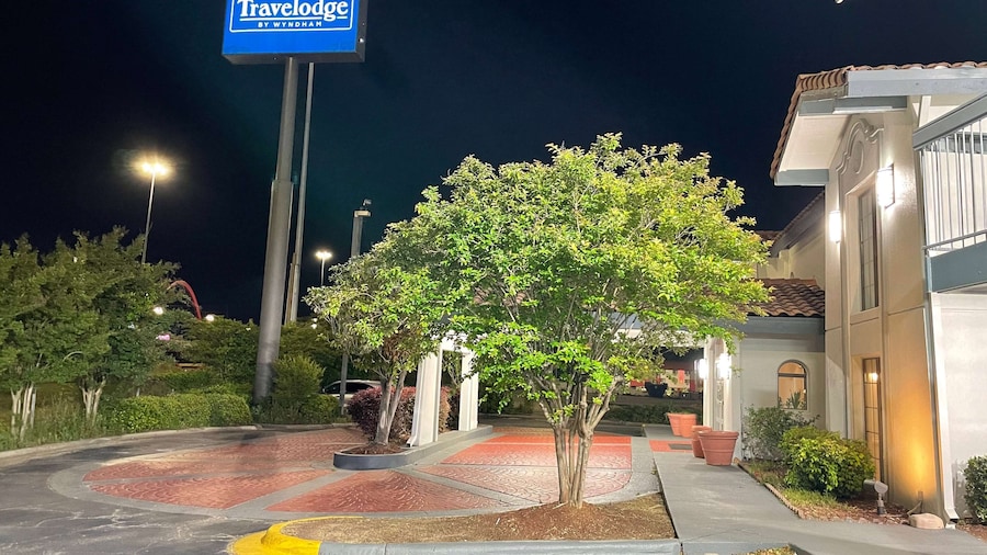 Travelodge by Wyndham Tuscaloosa
