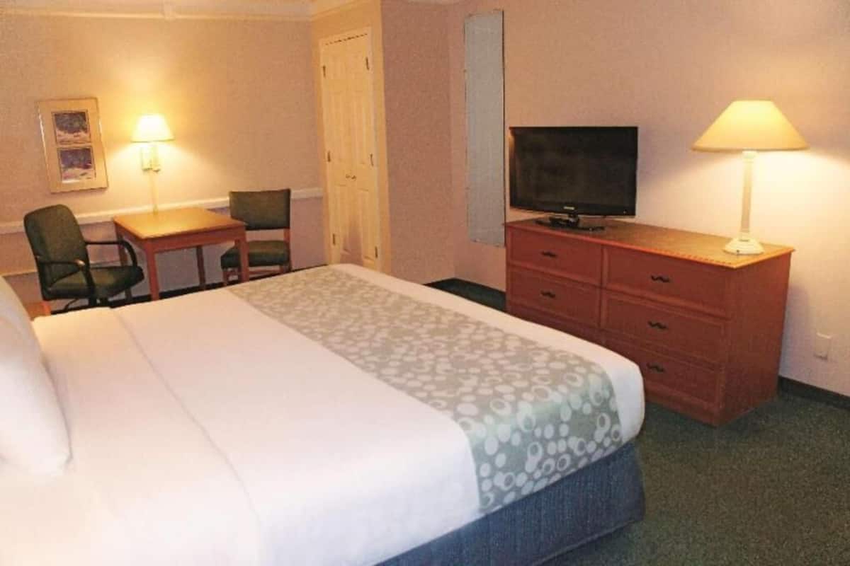 Premium bedding, blackout curtains, iron/ironing board, free WiFi