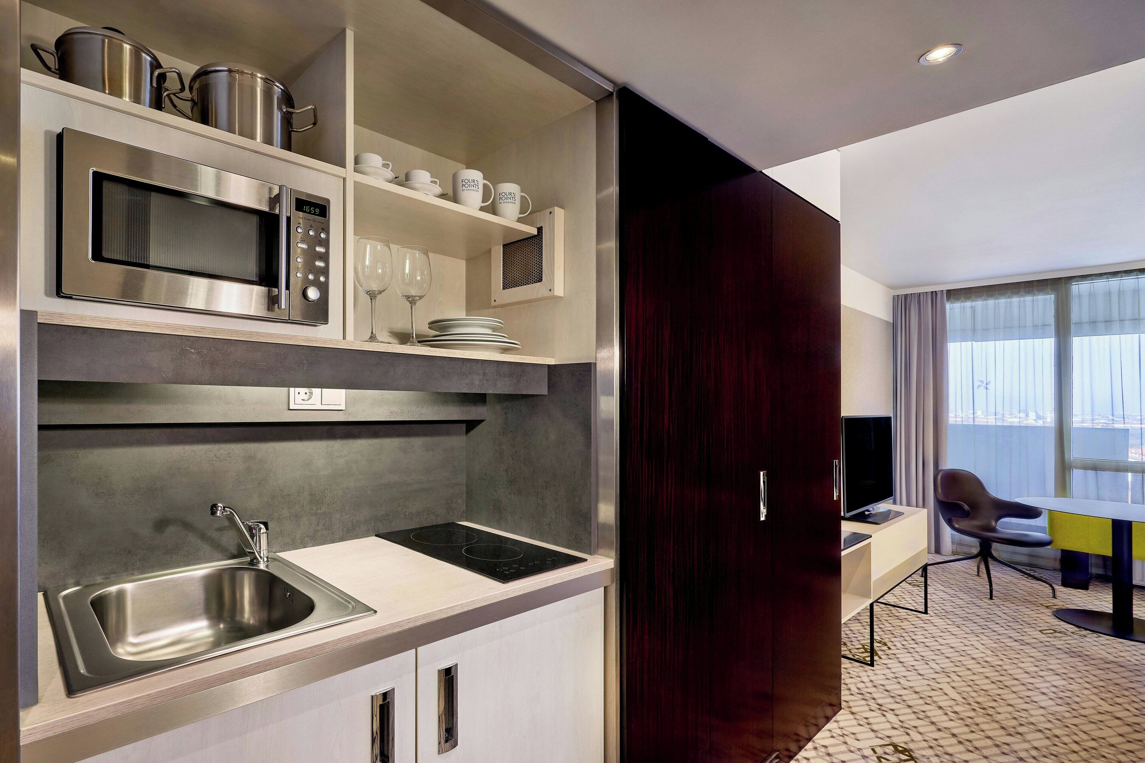 studio, 1 king bed, non smoking, balcony | private kitchen | coffee/tea maker, eco-friendly cleaning products