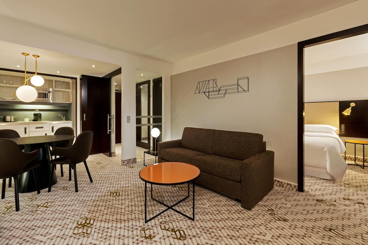 Executive Suite, 1 King Bed with Sofa bed, Non Smoking | Living room | 32-inch LCD TV with cable channels, TV, pay movies