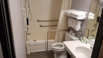 Combined shower/bathtub, free toiletries, hair dryer, towels