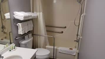Combined shower/bathtub, free toiletries, hair dryer, towels