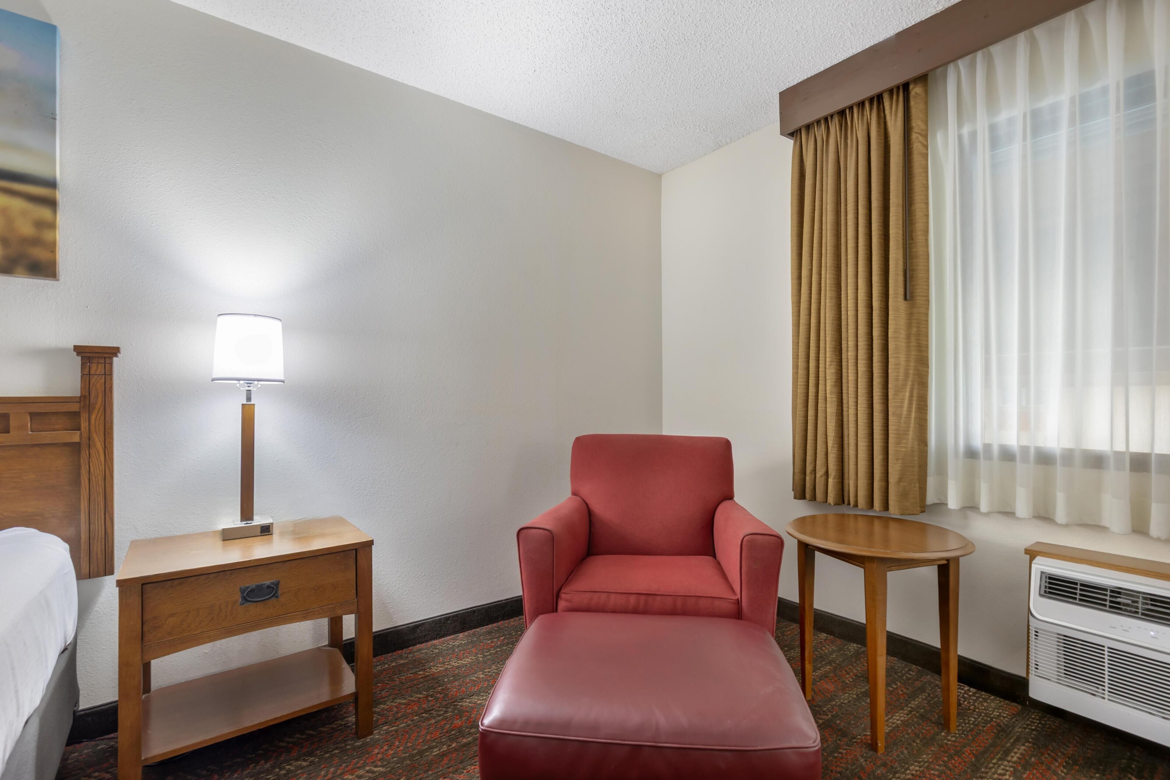 Standard Room, 1 King Bed, Non Smoking (2nd Floor) | Iron/ironing board, free WiFi, bed sheets