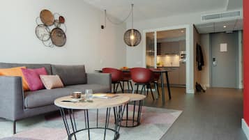 Appartement, 2 eenpersoonsbedden, keuken | Een kluis op de kamer, verduisterende gordijnen, gratis babybedden