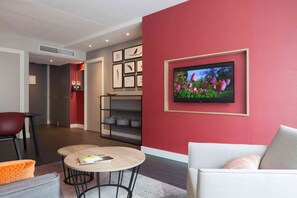 Appartement, 2 eenpersoonsbedden, keuken | Een kluis op de kamer, verduisterende gordijnen, gratis babybedden