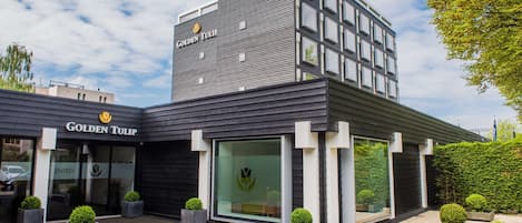 المنشأة من الخارج