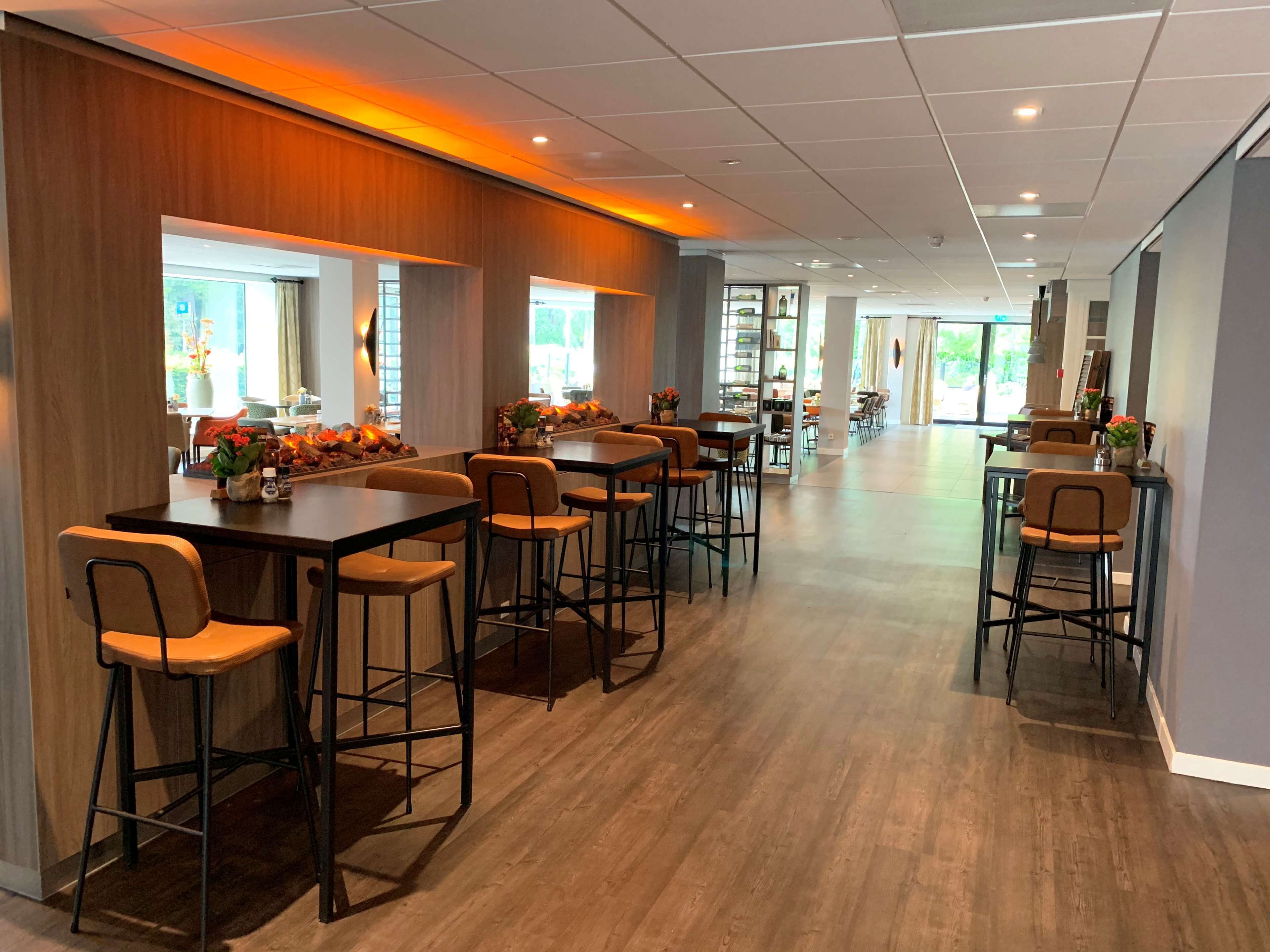 Breakfast, lunch, dinner served; international cuisine, alfresco dining 