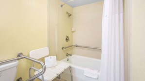 Combined shower/tub, free toiletries, hair dryer, towels