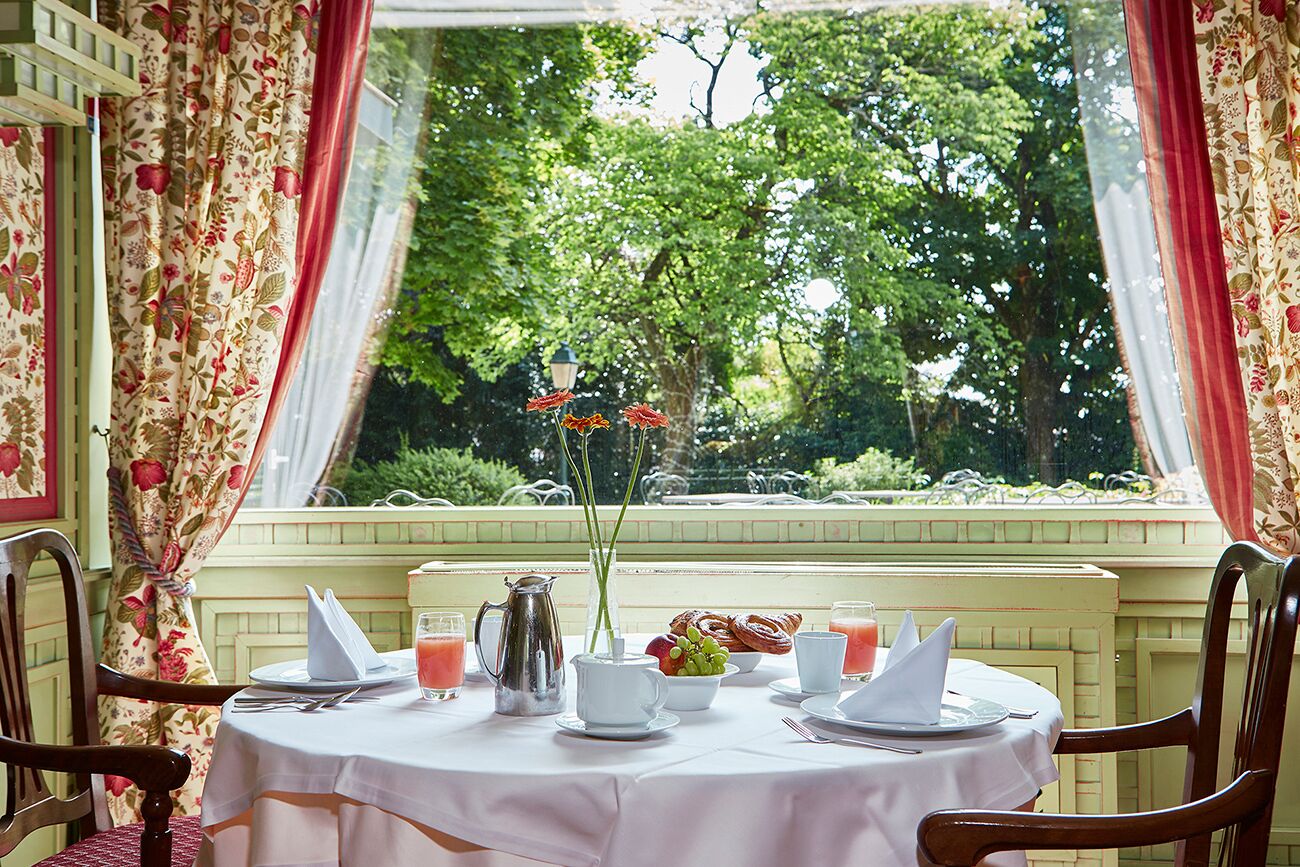 daily buffet breakfast (eur 22 per person)