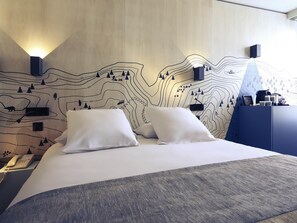 Standard Room, 1 Double Bed | In-room safe, desk, blackout drapes, soundproofing
