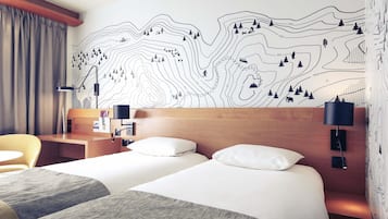 Standard Room, 2 Twin Beds | In-room safe, desk, blackout drapes, soundproofing