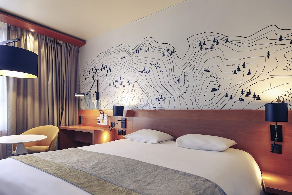 In-room safe, desk, blackout curtains, soundproofing