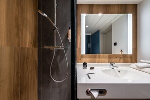 Standardzimmer, 1 Doppelbett | 1 Schlafzimmer, Zimmersafe, Schreibtisch, Verdunkelungsvorhänge