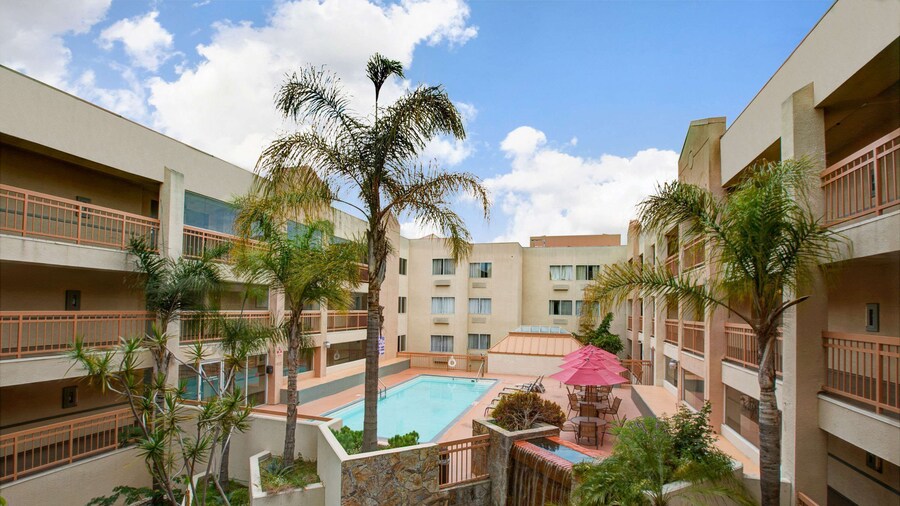 Ramada by Wyndham Hawthorne LAX / LA Stadium