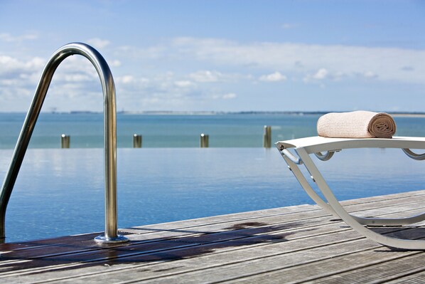 Indoor pool, seasonal outdoor pool, sun loungers