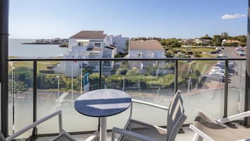 Chambre Familiale avec Balcon et vue partielle sur la mer | Balcón